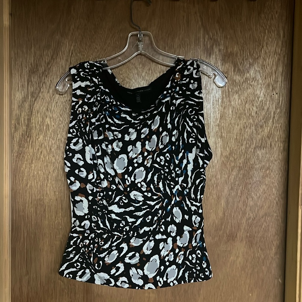 White House Black Market Multicolored Print Sleeveless Blouse with black lining